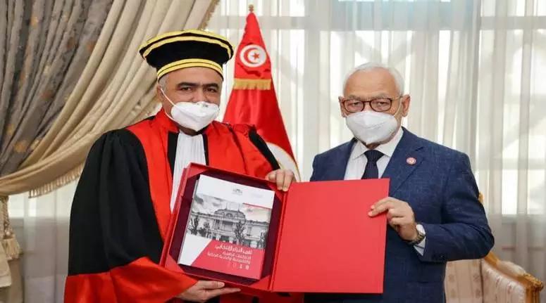 الغنوشي يتسلم التقرير السنوي للمحكمة الإدارية من الرئيس الأوّل للمحكمة الغنوشي يتسلم التقرير السنوي للمحكمة الإدارية من الرئيس الأوّل للمحكمة