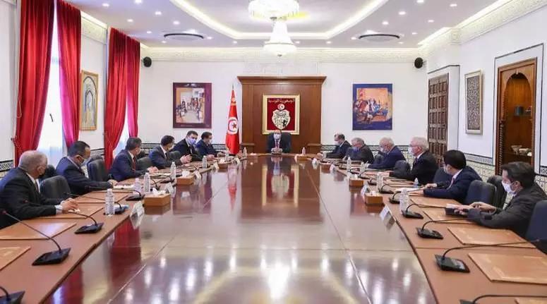 رئيس الحكومة يجتمع بالوزراء الجدد رئيس الحكومة يجتمع بالوزراء الجدد