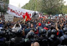 تونس.. مظاهرة حاشدة في ذكرى اغتيال بلعيد والشرطة تغلق وسط العاصمة تونس.. مظاهرة حاشدة في ذكرى اغتيال بلعيد والشرطة تغلق وسط العاصمة