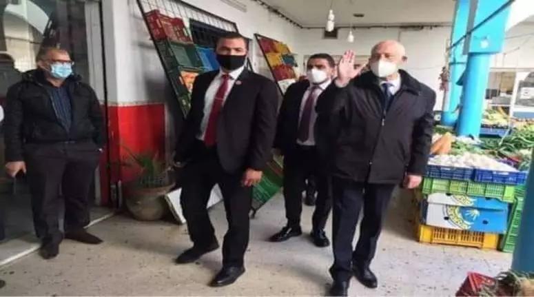 بعد الجولة في المنيهلة وشارع الحبيب بورقيبة، الرئيس قيس سعيد يقوم بجولة جديدة في سوق أريانة بعد الجولة في المنيهلة وشارع الحبيب بورقيبة، الرئيس قيس سعيد يقوم بجولة جديدة في سوق أريانة