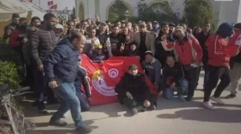 القيروان: اعتصام مفتوح لـ500 عامل بمصنع سيارات القيروان: اعتصام مفتوح لـ500 عامل بمصنع سيارات