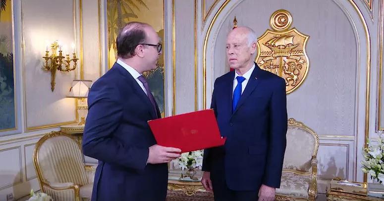 العياري يكشف: الفخفاخ يوم لقائه قيس سعيد ما لقاش كرهبتو قدّام القصر ونادية عكاشة جابتلو الاستقالة وقتلو تو تصحّح العياري يكشف: الفخفاخ يوم لقائه قيس سعيد ما لقاش كرهبتو قدّام القصر ونادية عكاشة جابتلو الاستقالة وقتلو تو تصحّح