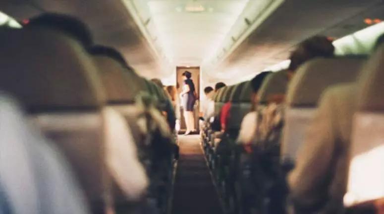 كاتب عام نقابة المضيفين والمضيفات: إلّي عمل يخلّص.. كاتب عام نقابة المضيفين والمضيفات: إلّي عمل يخلّص..