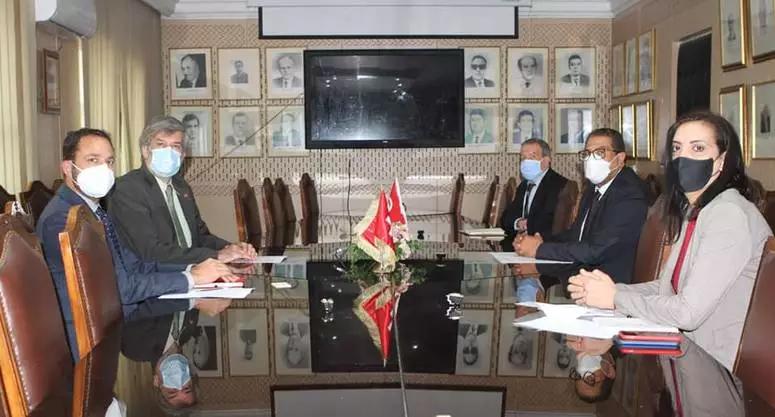 آفاق التعاون في المجال الديواني محور لقاء مدير العام للديوانة بسفير سويسرا بتونس آفاق التعاون في المجال الديواني محور لقاء مدير العام للديوانة بسفير سويسرا بتونس