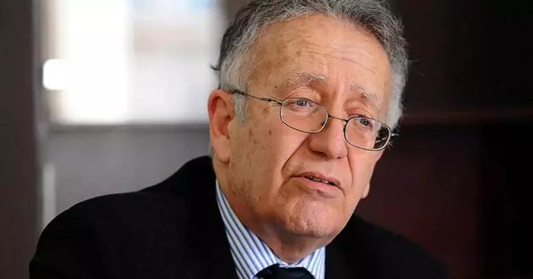 عياض بن عاشور: قيس سعيد نصّب نفسه قاضيا دستوريا يقوم بتأويل الدستور حسب رغبته عياض بن عاشور: قيس سعيد نصّب نفسه قاضيا دستوريا يقوم بتأويل الدستور حسب رغبته