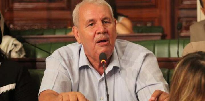 بن أحمد: دعوة وزراء التحوير لأداء مهامهم دون أداء اليمين ستضع الجميع خارج الشرعية بن أحمد: دعوة وزراء التحوير لأداء مهامهم دون أداء اليمين ستضع الجميع خارج الشرعية