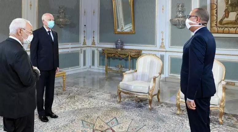 منظمة الأعراف تدعو الرئاسات الثلاث إلى التهدئة وتسريع الحوار لتجاوز كل الخلافات منظمة الأعراف تدعو الرئاسات الثلاث إلى التهدئة وتسريع الحوار لتجاوز كل الخلافات