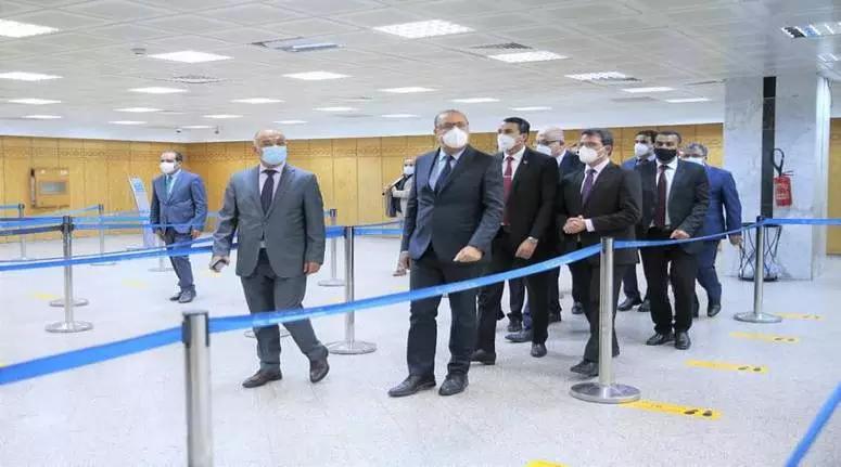في زيارة غير معلنة إلى مطار تونس قرطاج الدولي رئيس الحكومة يؤكد على ضرورة احترام البروتوكول الصحي وتشديد اجراءات المراقبة للوافدين على بلادنا في زيارة غير معلنة إلى مطار تونس قرطاج الدولي رئيس الحكومة يؤكد على ضرورة احترام البروتوكول الصحي وتشديد اجراءات المراقبة للوافدين على بلادنا