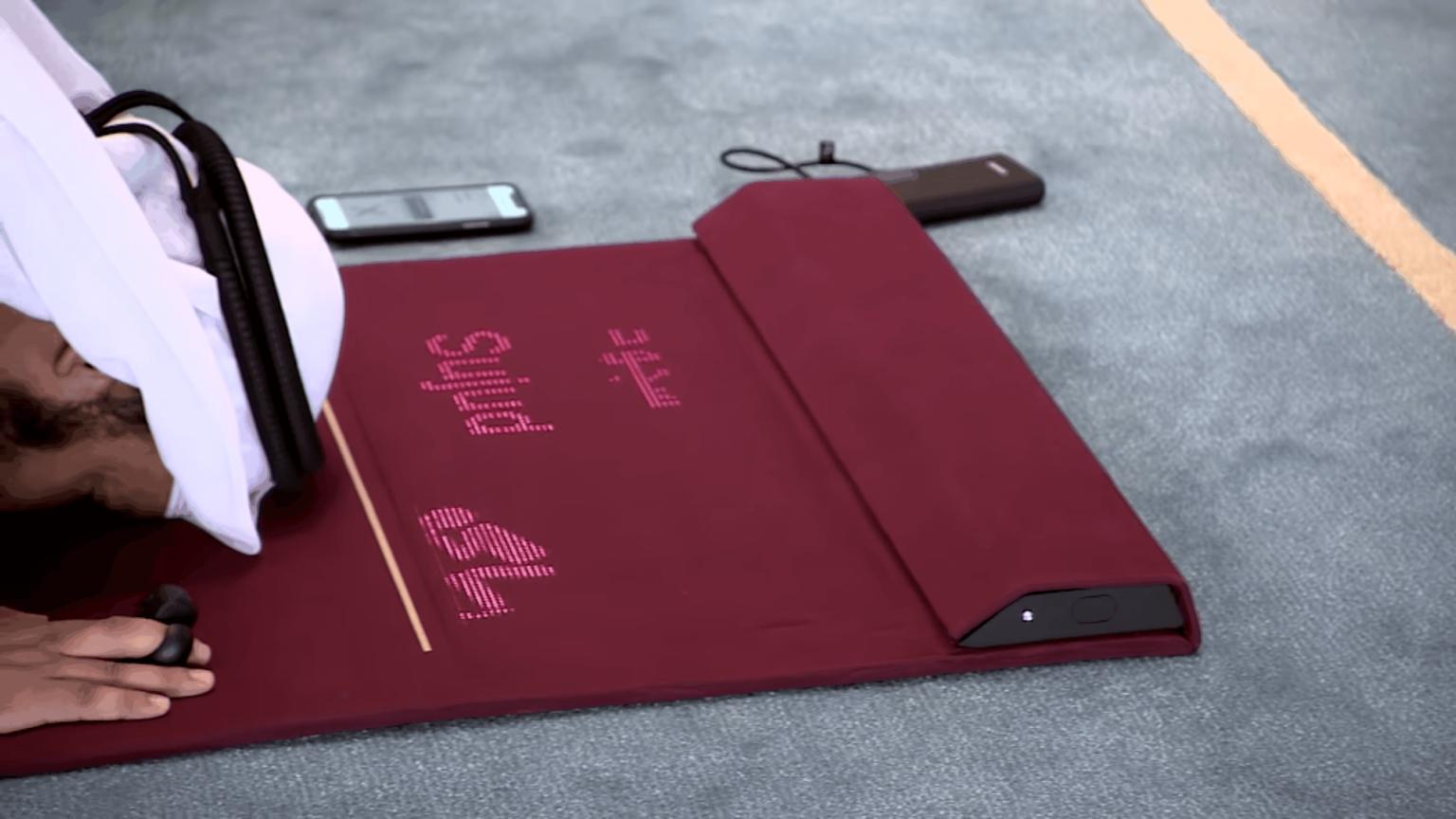 أول سجادة صلاة ذكية في العالم أول سجادة صلاة ذكية في العالم