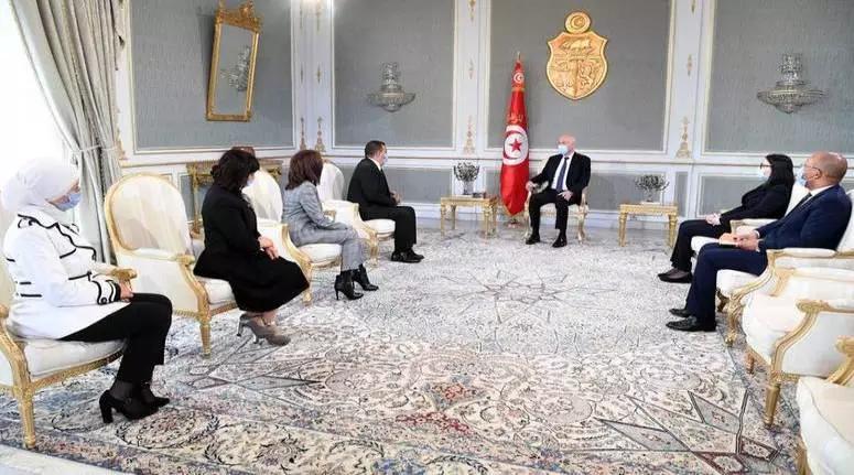 رئيس الجمهورية يستقبل ممثلي النقابات بوزارة الشؤون الخارجية رئيس الجمهورية يستقبل ممثلي النقابات بوزارة الشؤون الخارجية