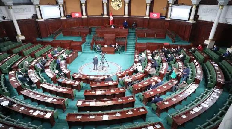 نواب يحملون رئيس الجمهورية مسؤولية تعطيل إرساء المحكمة الدستورية ويتهمونه بضرب الاستقرار السياسي في البلاد نواب يحملون رئيس الجمهورية مسؤولية تعطيل إرساء المحكمة الدستورية ويتهمونه بضرب الاستقرار السياسي في البلاد