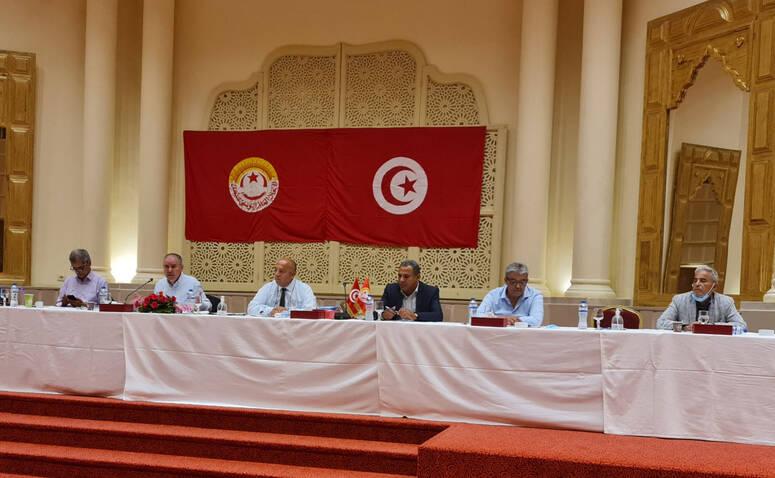 انعقاد الهيئة الإدارية الوطنية لاتحاد الشغل الأيام القليلة المقبلة لاتخاذ القرارات المناسبة على ضوء تأزم الأوضاع والزيادات في الأسعار انعقاد الهيئة الإدارية الوطنية لاتحاد الشغل الأيام القليلة المقبلة لاتخاذ القرارات المناسبة على ضوء تأزم الأوضاع والزيادات في الأسعار