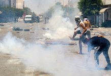 احتدام المواجهات بين الأمن التونسي ومحتجين احتدام المواجهات بين الأمن التونسي ومحتجين