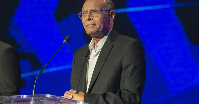 المرزوقي: لم أرى يوما تونس في مثل هذا الوضع... المطلوب اليوم ، الدفاع على الدستور واستكمال مؤسسات النظام الديمقراطي المرزوقي: لم أرى يوما تونس في مثل هذا الوضع... المطلوب اليوم ، الدفاع على الدستور واستكمال مؤسسات النظام الديمقراطي
