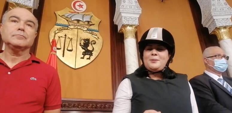 عبير موسي تعتصم مجددا وتمنع انعقاد الجلسة العامة بالقاعة الرئيسية رفضا لما تعتبرها ''اتفاقية بيع تونس لقطر'' عبير موسي تعتصم مجددا وتمنع انعقاد الجلسة العامة بالقاعة الرئيسية رفضا لما تعتبرها ''اتفاقية بيع تونس لقطر''