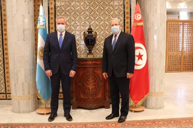 تطوير التبادل التجاري ودفع الاستثمار المشترك ثنائيا ومع إفريقيا، أبرز محاور لقاء الجرندي بنظيره الأرجنتيني تطوير التبادل التجاري ودفع الاستثمار المشترك ثنائيا ومع إفريقيا، أبرز محاور لقاء الجرندي بنظيره الأرجنتيني