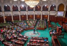 البرلمان التونسي يعاقب نائبين اعتديا على عبير موسى البرلمان التونسي يعاقب نائبين اعتديا على عبير موسى