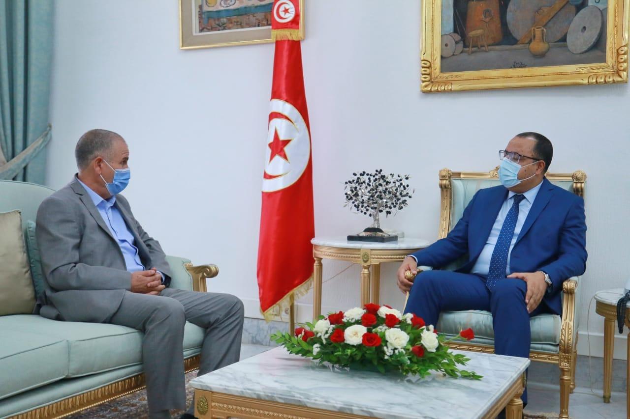 في لقاء بالمشيشي: الطبوبي يقترح تمكين المستثمرين الاجانب من تراخيص لاقتناء تلاقيح وتطعيم العاملين بالمؤسسات والمعامل الكبرى في لقاء بالمشيشي: الطبوبي يقترح تمكين المستثمرين الاجانب من تراخيص لاقتناء تلاقيح وتطعيم العاملين بالمؤسسات والمعامل الكبرى