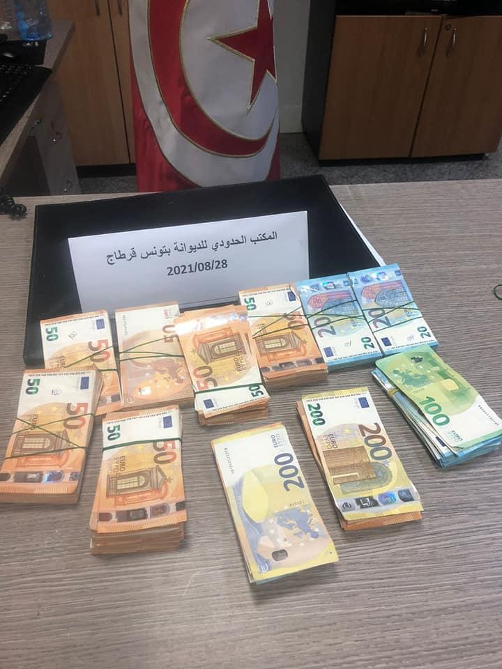 مطار تونس قرطاج : حجز مبالغ بالعملة الأجنبية بقيمة 231 ألف دينار مطار تونس قرطاج : حجز مبالغ بالعملة الأجنبية بقيمة 231 ألف دينار