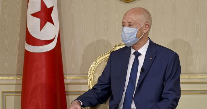 الرئيس التونسي يؤكد: تحركاتنا كانت في إطار الدستور ولحماية الدولة الرئيس التونسي يؤكد: تحركاتنا كانت في إطار الدستور ولحماية الدولة