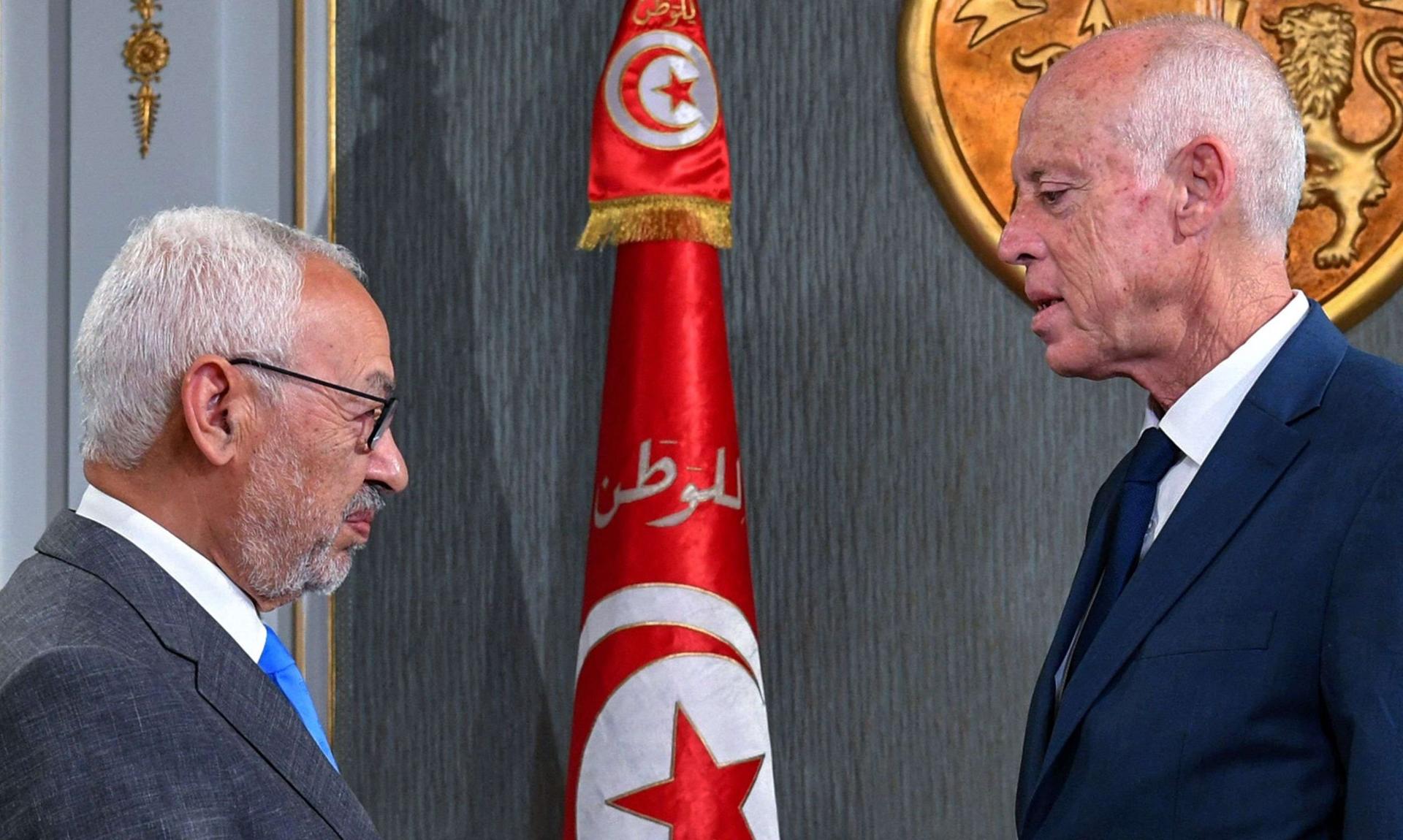 سعيّد استعان بديندياس لمهاجمة النهضة والغنوشي طالب اتحاد البرلمانيين بالضغط على الرئيس.. من يحاول الاستقواء بالأجنبي في تونس؟ سعيّد استعان بديندياس لمهاجمة النهضة والغنوشي طالب اتحاد البرلمانيين بالضغط على الرئيس.. من يحاول الاستقواء بالأجنبي في تونس؟