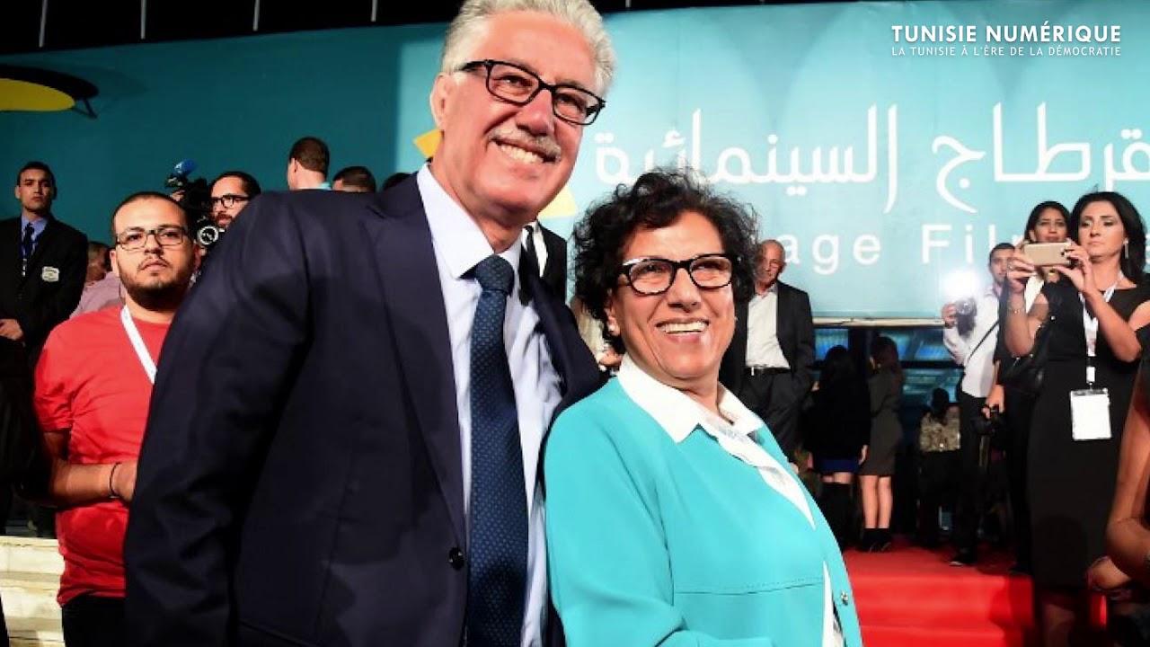 كلاب تنبح... وضباع تنهش كلاب تنبح... وضباع تنهش