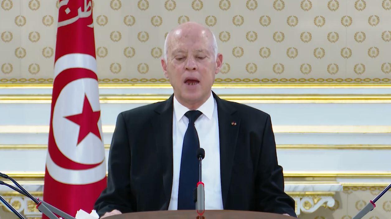 متجاهلا الوقفة الاحتجاجية: سعيّد يُسدي تعلمياته بإعادة تهيئة مدرسة طربخانة الابتدائية بجبل سمامة متجاهلا الوقفة الاحتجاجية: سعيّد يُسدي تعلمياته بإعادة تهيئة مدرسة طربخانة الابتدائية بجبل سمامة