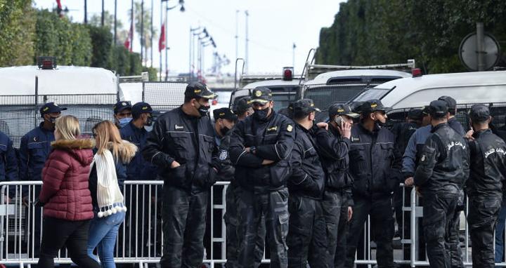 ملفات فساد كبرى تطيح بمسؤولين... هل بدأت تونس حربها الحقيقية على الفساد؟ ملفات فساد كبرى تطيح بمسؤولين... هل بدأت تونس حربها الحقيقية على الفساد؟