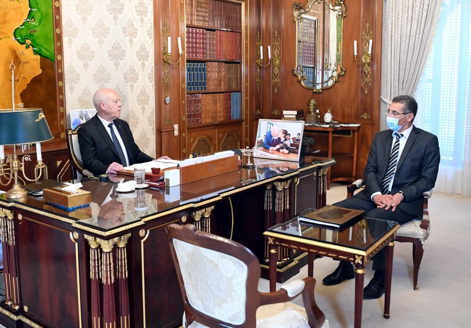 رئيس الجمهورية يستقبل توفيق شرف الدين، وزير الداخلية رئيس الجمهورية يستقبل توفيق شرف الدين، وزير الداخلية