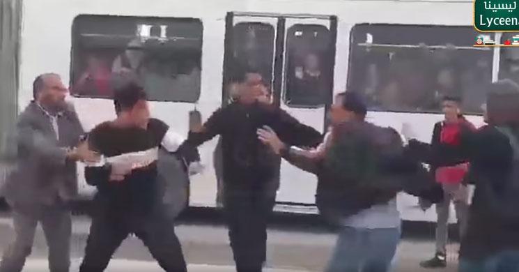 شركة النقل بالساحل تشكل لجنة تحقيق للبحث في حادثة تبادل العنف، الأربعاء، بين تلميذ وسائق حافلة شركة النقل بالساحل تشكل لجنة تحقيق للبحث في حادثة تبادل العنف، الأربعاء، بين تلميذ وسائق حافلة