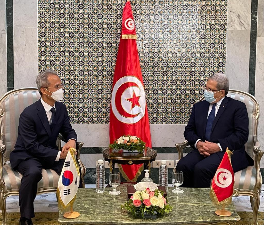 الجرندي يلتقي نائب وزير الخارجية الكوري ويبحث معه العلاقات الثنائية والأوضاع في ليبيا الجرندي يلتقي نائب وزير الخارجية الكوري ويبحث معه العلاقات الثنائية والأوضاع في ليبيا
