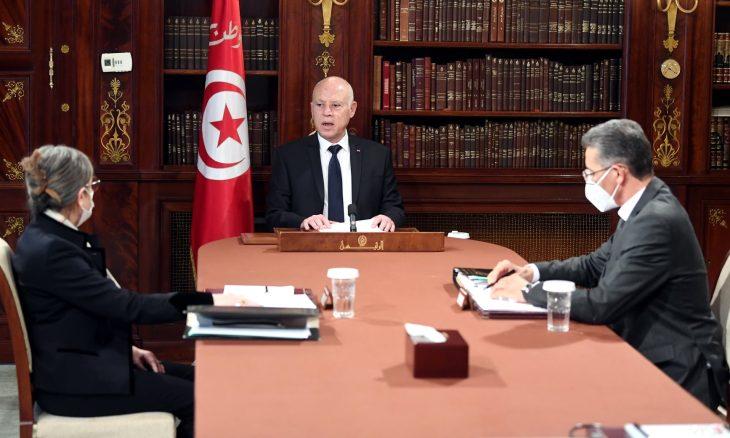 العفو الدولية تحذّر من تزايد المحاكمات العسكرية لمعارضي الرئيس التونسي
