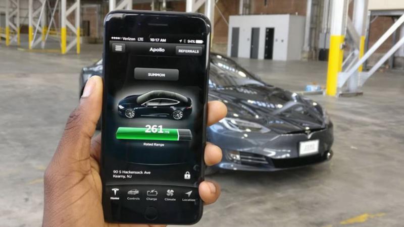 إيلون ماسك يعتذر عن عطل في تطبيق 