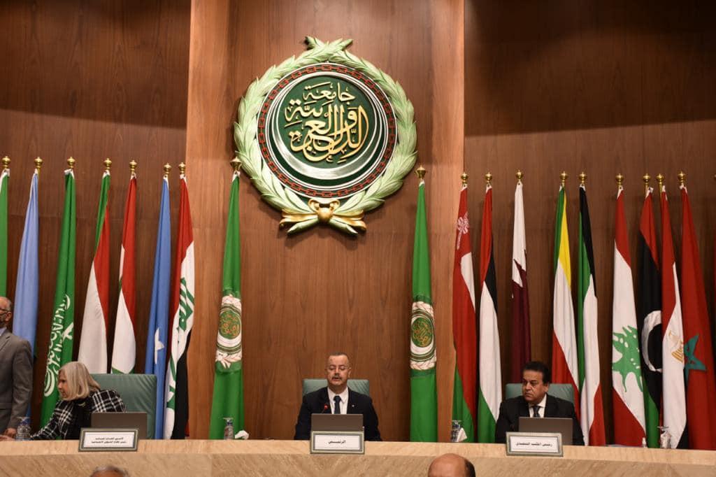 وزير الصحة يدعو في افتتاح مجلس وزراء الصحة العرب بالقاهرة الى تعزيز الجهود المشتركة في مجال الصناعات المحلية للقاحات وزير الصحة يدعو في افتتاح مجلس وزراء الصحة العرب بالقاهرة الى تعزيز الجهود المشتركة في مجال الصناعات المحلية للقاحات