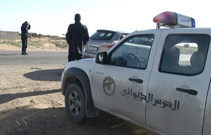 وحدات الحرس الديواني بقفصة تحبط محاولة تهريب حوالي 27 الف علبة سجائر أجنبية المصدر وحدات الحرس الديواني بقفصة تحبط محاولة تهريب حوالي 27 الف علبة سجائر أجنبية المصدر