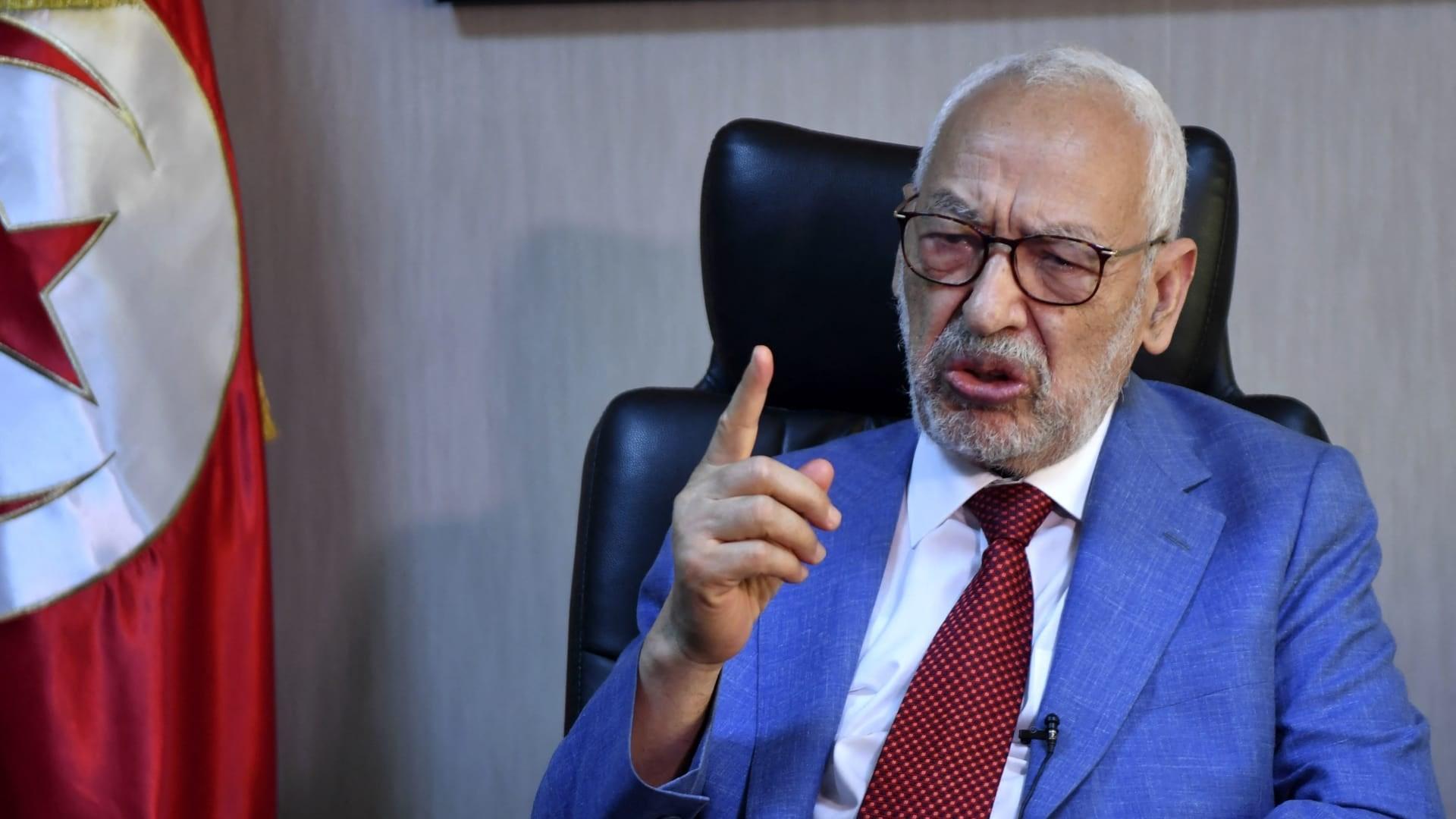 الغنوشي: الدولة تتخلّى عن الدكتاتور عندما يُصبح ثقلا على الشعب مثلما تخلّت عن بن علي الغنوشي: الدولة تتخلّى عن الدكتاتور عندما يُصبح ثقلا على الشعب مثلما تخلّت عن بن علي
