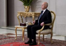 هل دق سعيد بمرسوم هيئة الانتخابات الإسفين الأخير في نعش الديمقراطية؟ هل دق سعيد بمرسوم هيئة الانتخابات الإسفين الأخير في نعش الديمقراطية؟