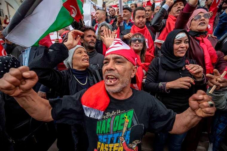 هشام العجيوني تعليقا على مظاهرة المساندين للرئيس قيس سعيد: ننتظر بيان وزارة الداخلية حول عدد المواطنين الذين اختلطوا بالمتظاهرين هشام العجيوني تعليقا على مظاهرة المساندين للرئيس قيس سعيد: ننتظر بيان وزارة الداخلية حول عدد المواطنين الذين اختلطوا بالمتظاهرين