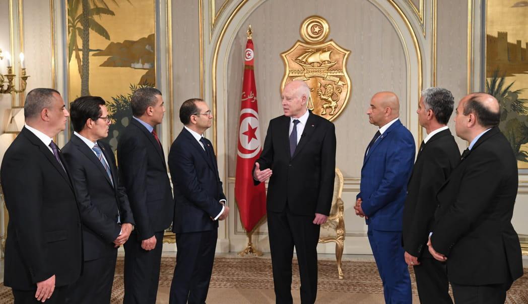 أعضاء الهيئة الجديدة للانتخابات يؤدون اليمين أعضاء الهيئة الجديدة للانتخابات يؤدون اليمين
