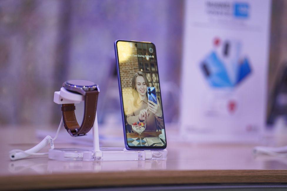 هواوي تعلن توفر هاتف HUAWEI nova 9 SE في كامل نقاط البيع المعتمدة بداية من 17 ماي 2022 هواوي تعلن توفر هاتف HUAWEI nova 9 SE في كامل نقاط البيع المعتمدة بداية من 17 ماي 2022