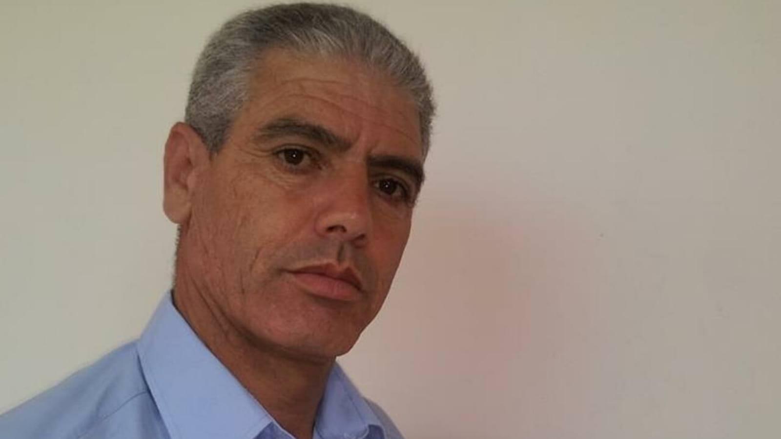 قيس سعيد سلم لاجئا سياسيا جزائريا إلى الجزائر: مطالبة بكشف الحقيقة قيس سعيد سلم لاجئا سياسيا جزائريا إلى الجزائر: مطالبة بكشف الحقيقة