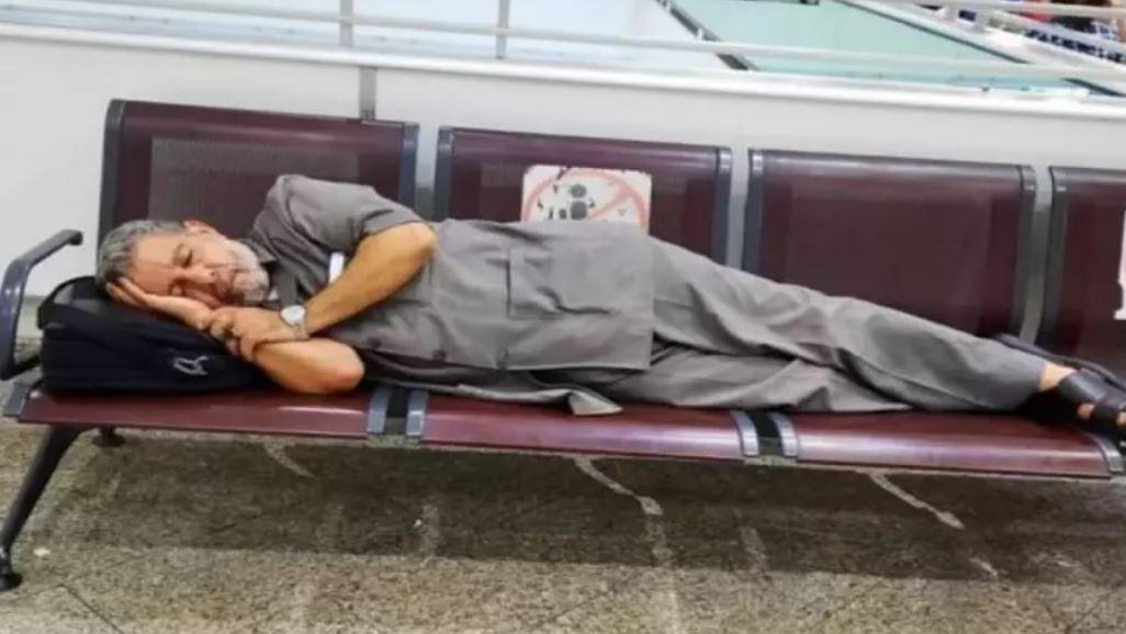 إعتصام نور الدين الخادمي في مطار قرطاج إعتصام نور الدين الخادمي في مطار قرطاج