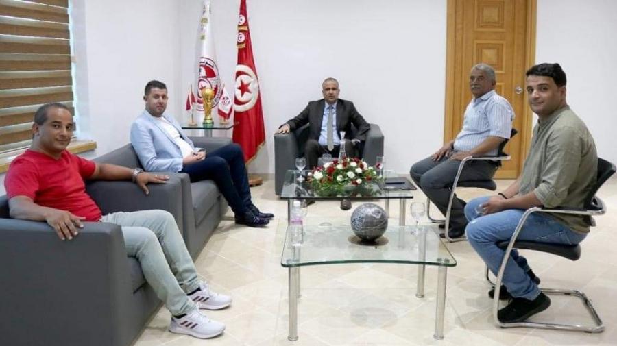 وديع الجريء يستقبل وفداً من نادي أولمبيك سيدي بوزيد وديع الجريء يستقبل وفداً من نادي أولمبيك سيدي بوزيد