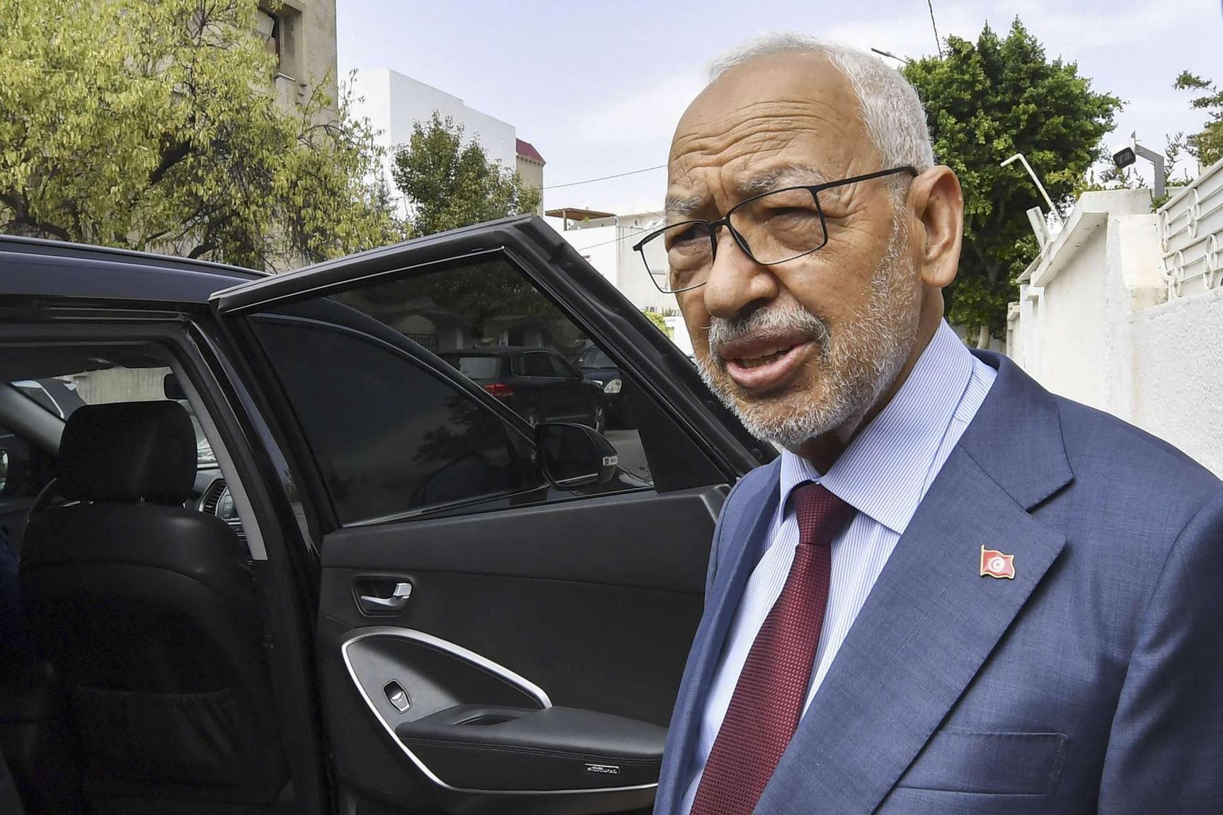 مستشار الغنوشي: بريئون من “التسفير” إلى سوريا.. انقلاب سعيّد وُلد ميّتاً وتونس على أبواب انفجار اجتماعي مستشار الغنوشي: بريئون من “التسفير” إلى سوريا.. انقلاب سعيّد وُلد ميّتاً وتونس على أبواب انفجار اجتماعي
