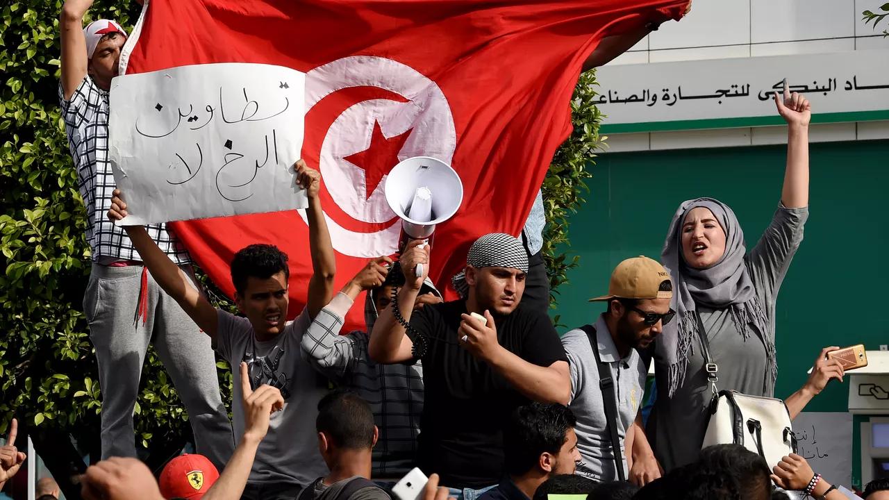 هل يشتري الرئيس التونسي السلم الاجتماعي بتعديل حكومي؟ هل يشتري الرئيس التونسي السلم الاجتماعي بتعديل حكومي؟
