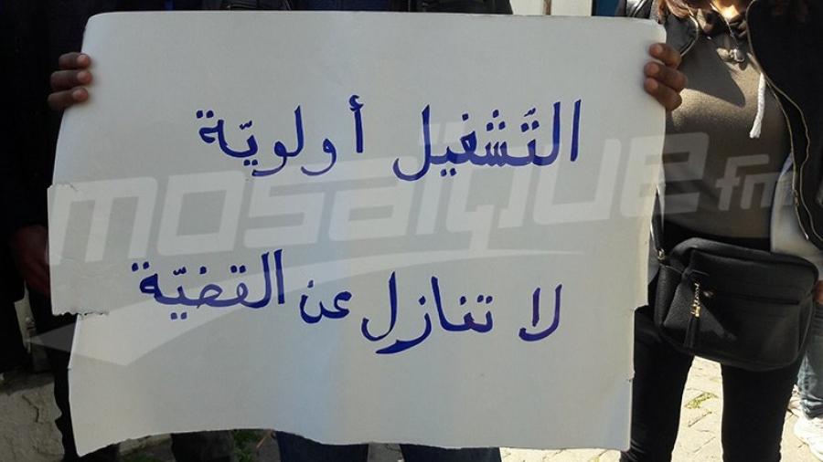ترعة: منع المعطلين عن العمل من التنقل والاحتجاج أمام قصر قرطاج ترعة: منع المعطلين عن العمل من التنقل والاحتجاج أمام قصر قرطاج