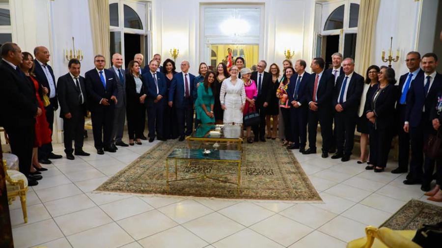 التونسيون في الخارج ثروة للبلدان المضيفة ولبلدهم الأم التونسيون في الخارج ثروة للبلدان المضيفة ولبلدهم الأم