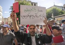 “حرب صور” بين السلطة والمعارضة لكسب الشارع التونسي “حرب صور” بين السلطة والمعارضة لكسب الشارع التونسي