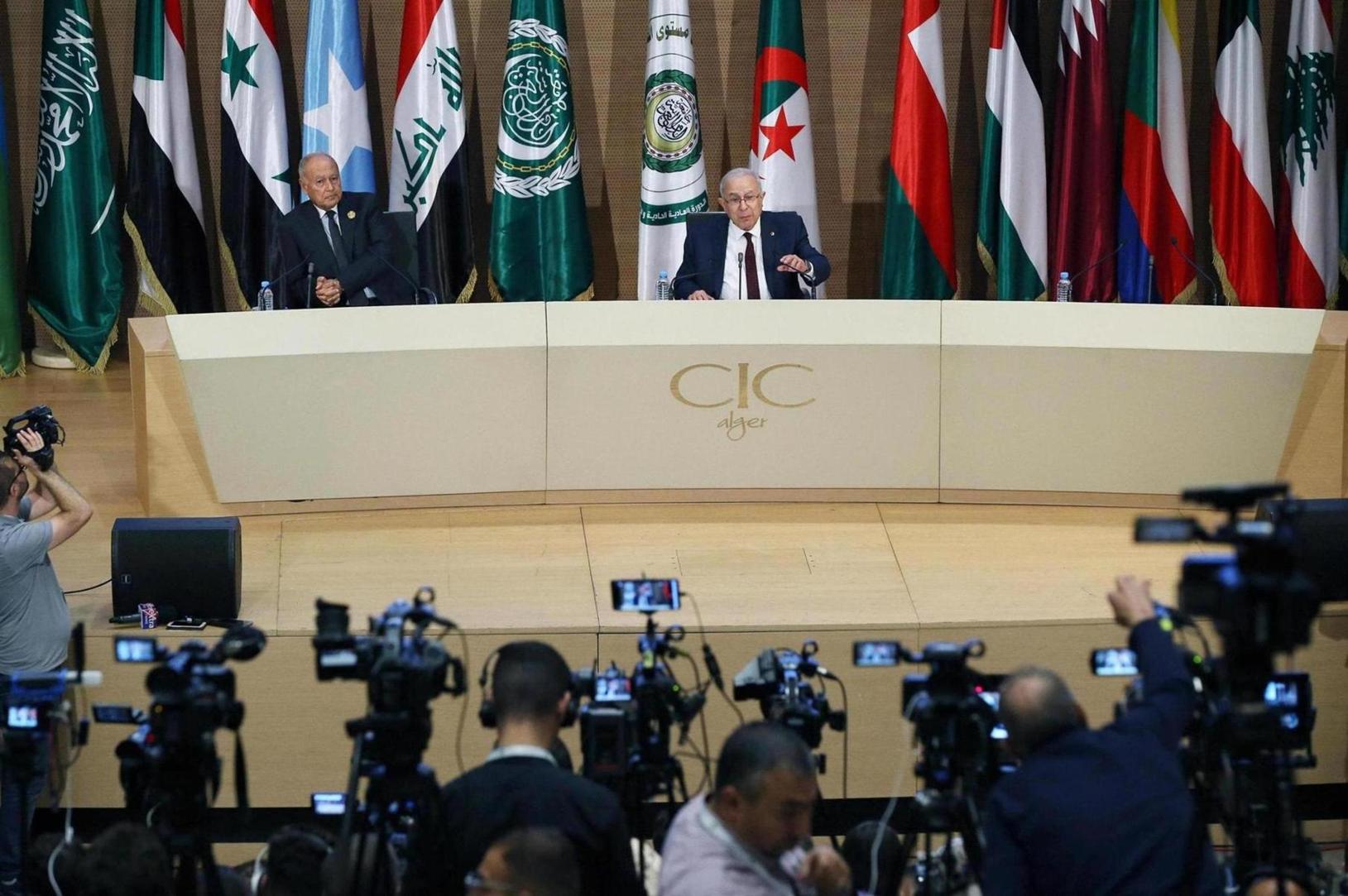 الغائبان عن قمة الجزائر
