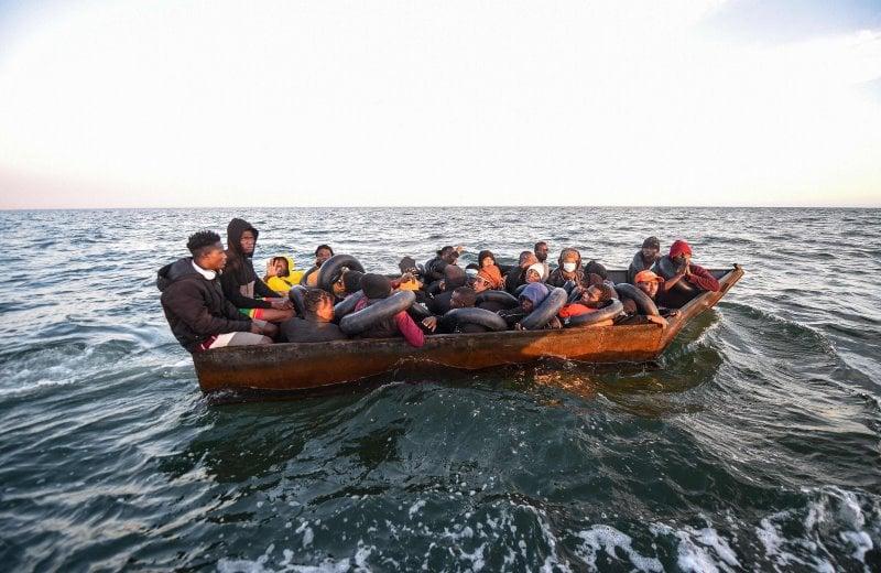 من تونس إلى إيطاليا؛ حلم الهجرة على “قوارب الموت”